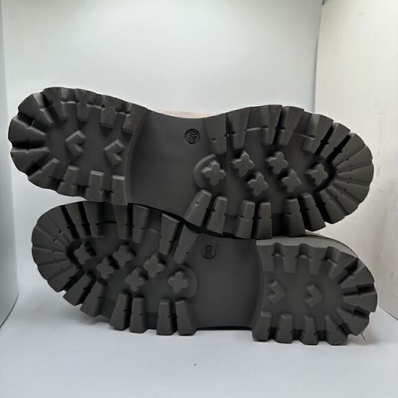 CUSHIONAIRE Women's Genuine Suede Chelsea boot +Memory Foam 9.5 WIDE GRAY - Picture 5 of 7